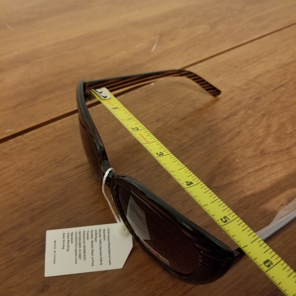 VOX Women's Brown Striped Oversized Cat Eye Trendy Sunoptics Sunglas… - Picture 7 of 7